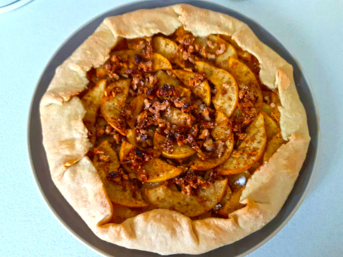 Легко перетягивается на блюдо или доску