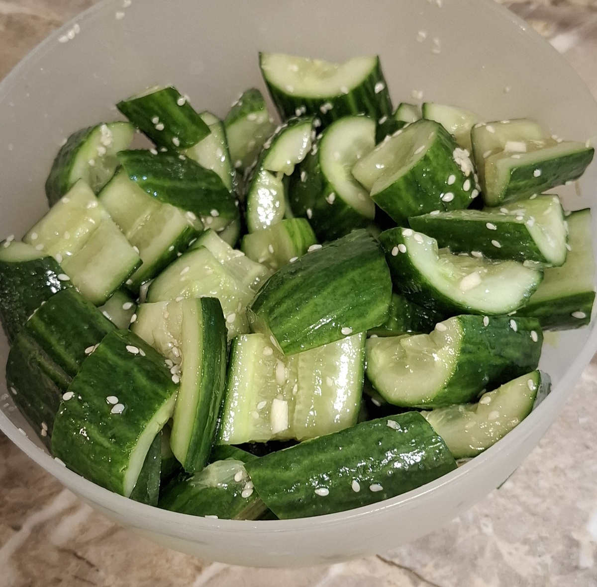 А тут ещё и акция на них - 5 огурцов за 50 рублей. Видели такое в январе? 