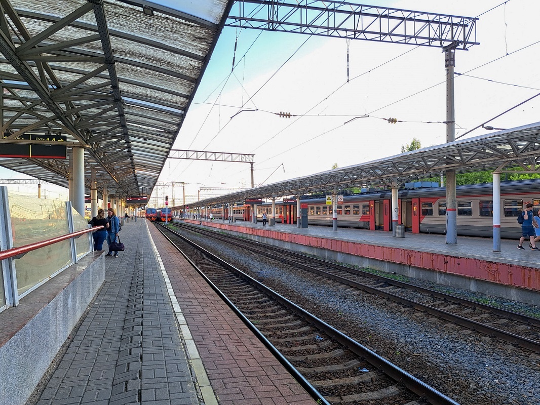 Госдума вводит штрафы за переход железной дороги на красный свет.  Фото: Фото: ФедералПресс / Вера Романескул