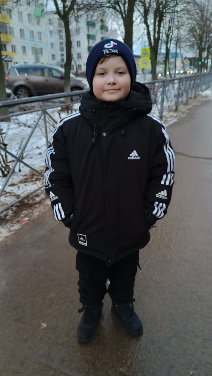 Ну, а вот, собственно, куртка, за которой мы ездили, Максим её давно хотел. 