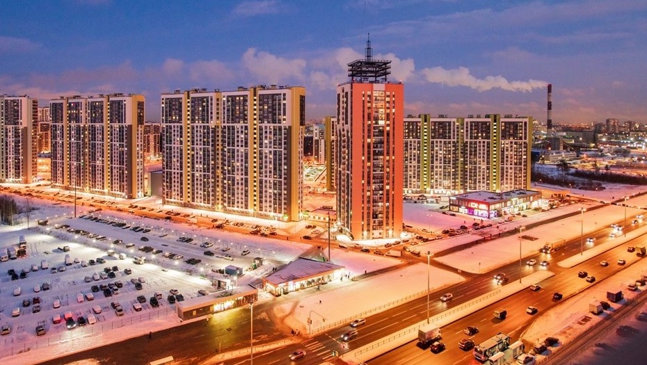    Вид на Парашютную улицу и ЖК "Шуваловский", район метро "Каменка" Автор фото: Ермохин Сергей