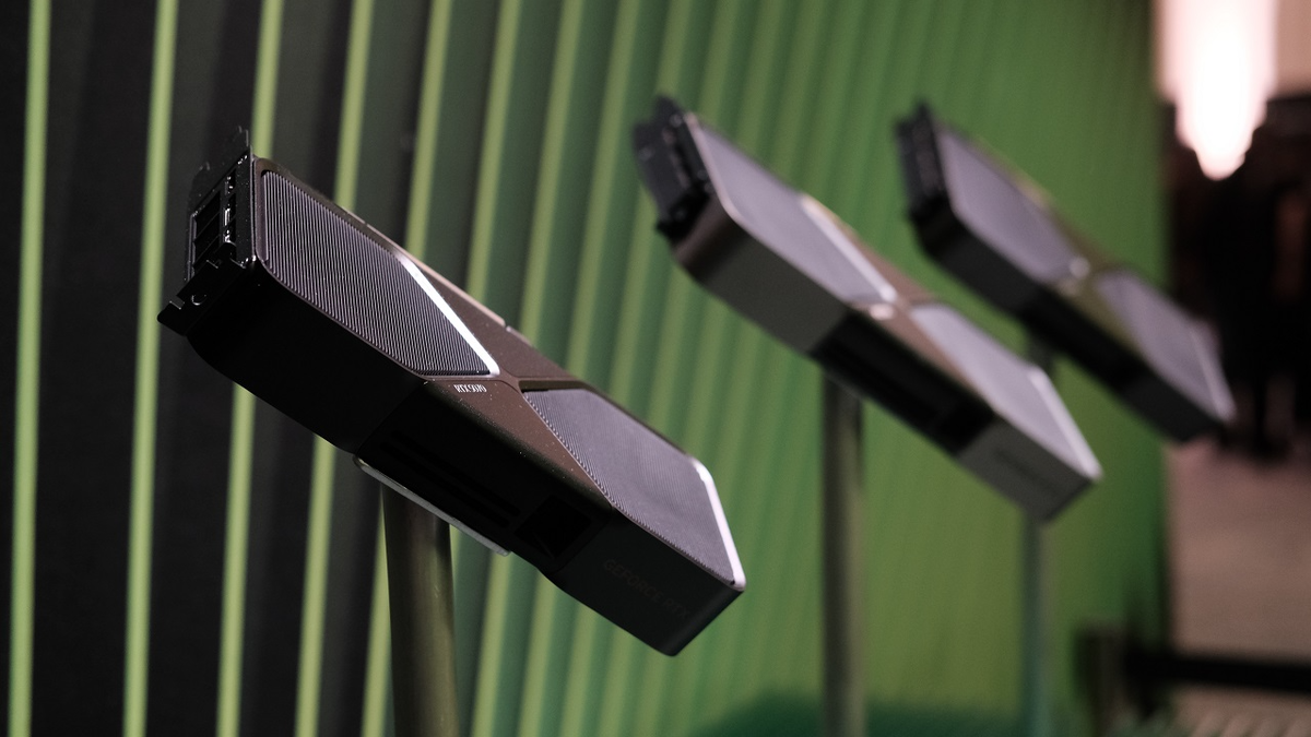 NVIDIA: видеокарты RTX 50 без DLSS быстрее RTX 40 на 15-20%