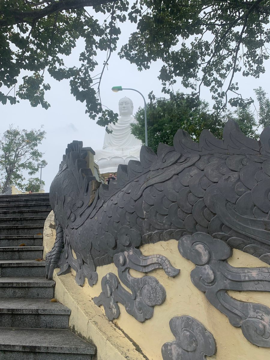 Большой белый Будда в Нячанге