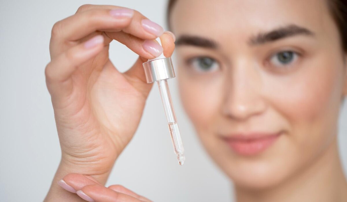     Многозадачный элемент: кому подходит ниацинамид в косметике?