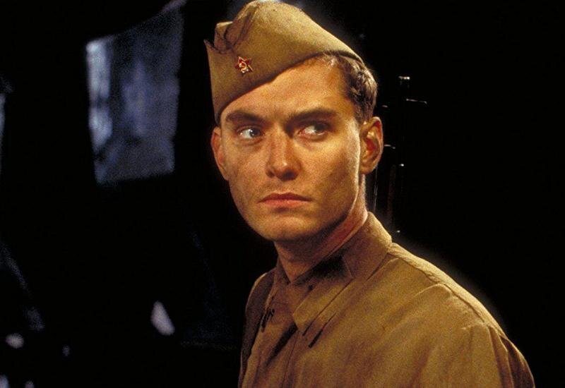 Джуд Лоу в образе советского снайпера Василия Зайцева