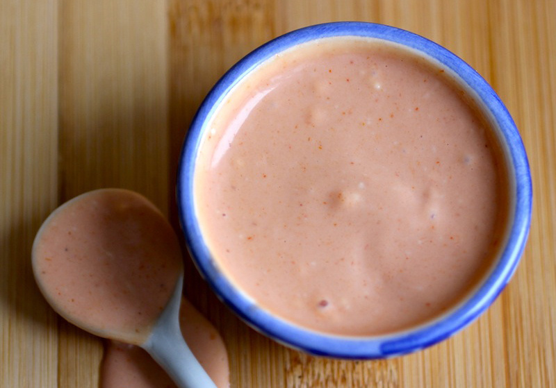 Розовый майонез