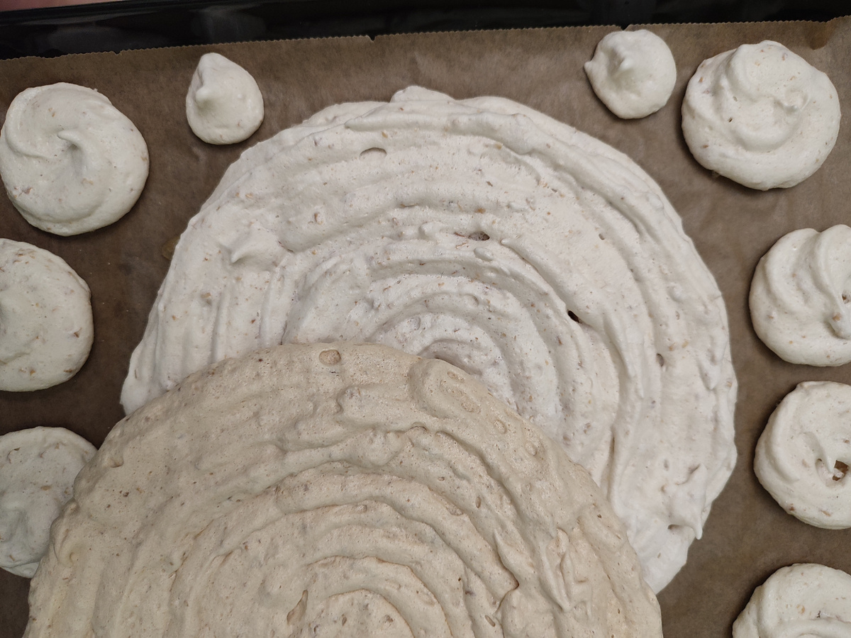 Вот тот, который темнее, пекла в минипечи.