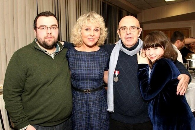 Михаил Левитин и детьми 