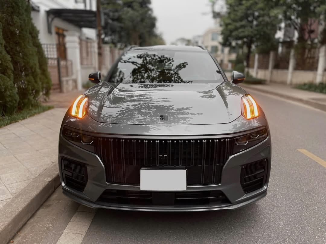 Автомобиль Lynk & Co 09 EM-P