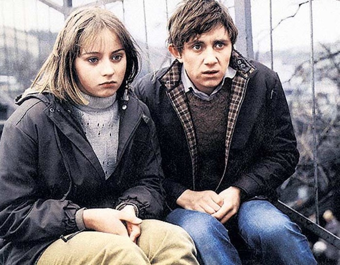 Фото: kulturologia.ru актеры Евгения Добровольская и Вячеслав Баранов в фильме «Клетка для канареек», 1983-й год.