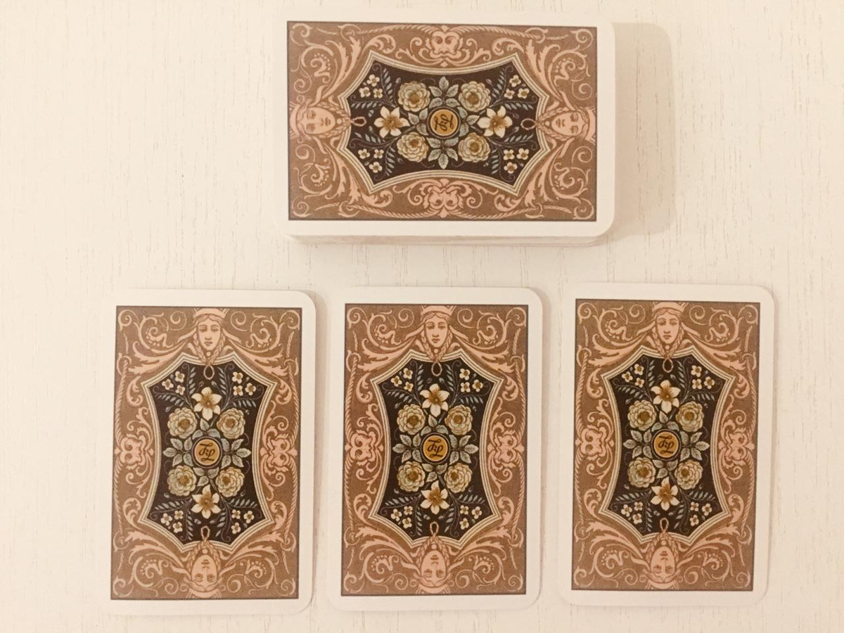 Выберите 1 карту слева направо.