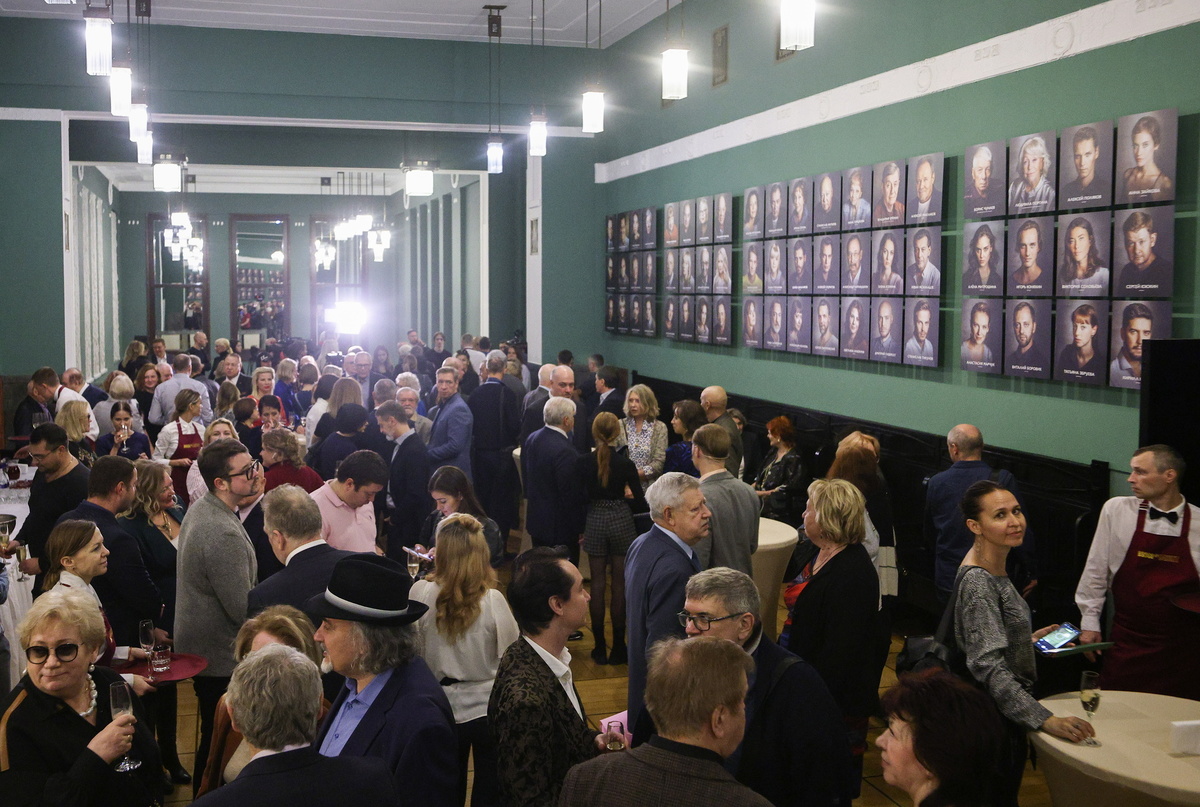     Фойе театра перед началом представления, приуроченного к 95-летию Ленкома / Legion-Media / Михаил Терещенко/ТАСС