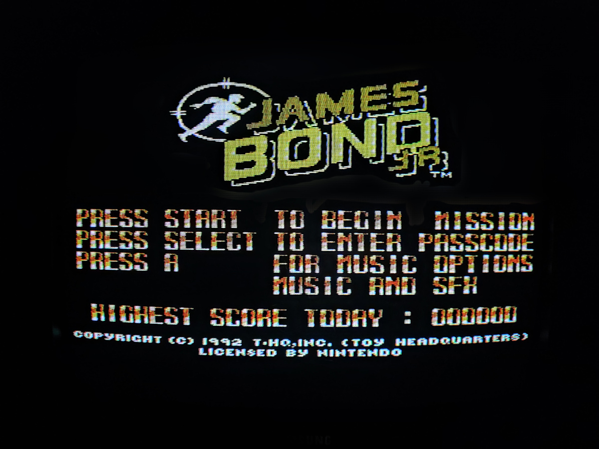 Фото сделаны мной. На фото игра "James Bond". Оригинал игры "James Bond Jr." был разработан Eurocom и издан THQ в 1991г. для NES. Фото демонстрирует начальную заставку игры, а так же общий визуальный фон игры. Подробнее об этом рассказано в статье. Все материалы принадлежат правообладателям и размещены исключительно в информационных целях.