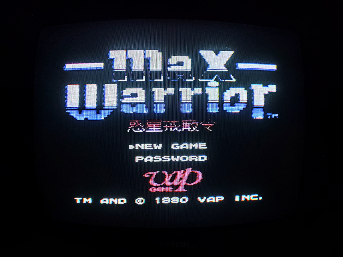 Фото сделаны мной. На фото игра "Max Warrior". Оригинал игры "Isolated Warrior" был разработан KID и издан VAP, Nintendo в 1991г. для NES. Продюсеры Харуо Окамото, Юдзи Имадзеки, дизайнер Г. Баба, программист Сёдзи Такаги. Фото демонстрирует начальную заставку игры, а так же общий визуальный фон игры. Подробнее об этом рассказано в статье. Все материалы принадлежат правообладателям и размещены исключительно в информационных целях.