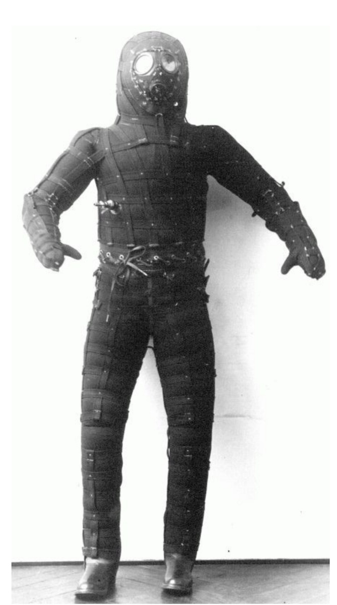 Немецкий авиационный скафандр Dräger образца 1936 года.