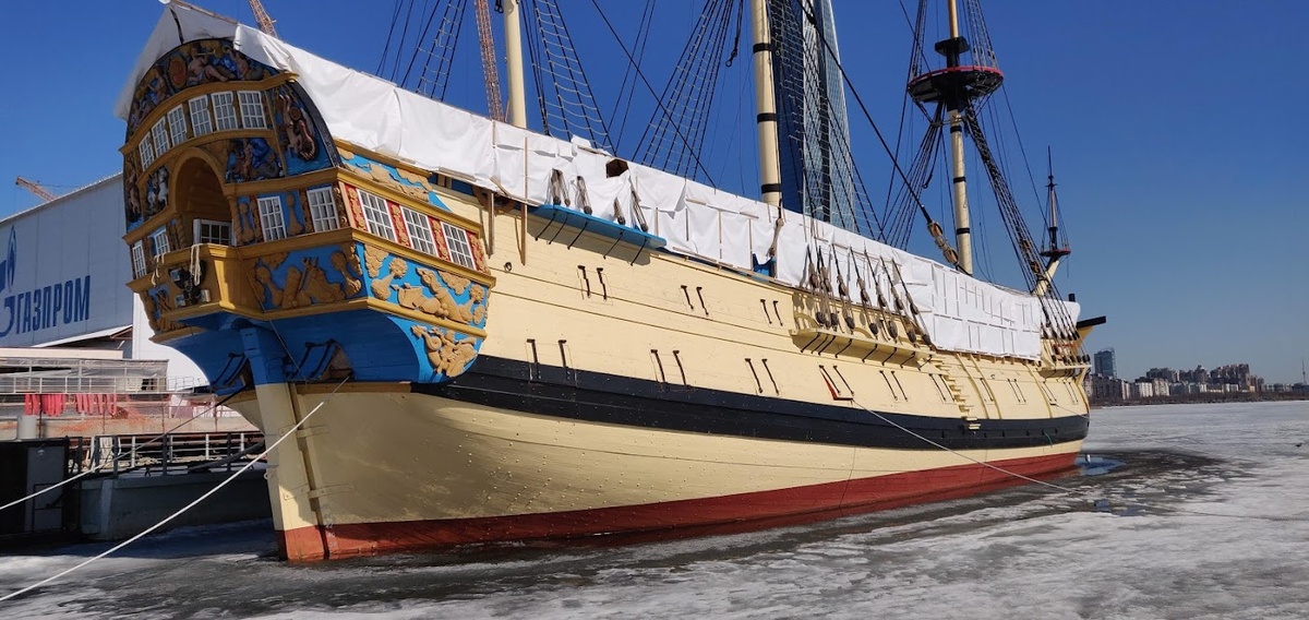 Реплика петровского линкора "Полтава"