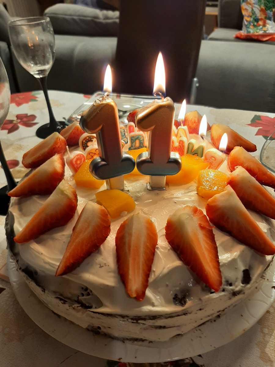 Такой торт испекла дочь своему сыночку