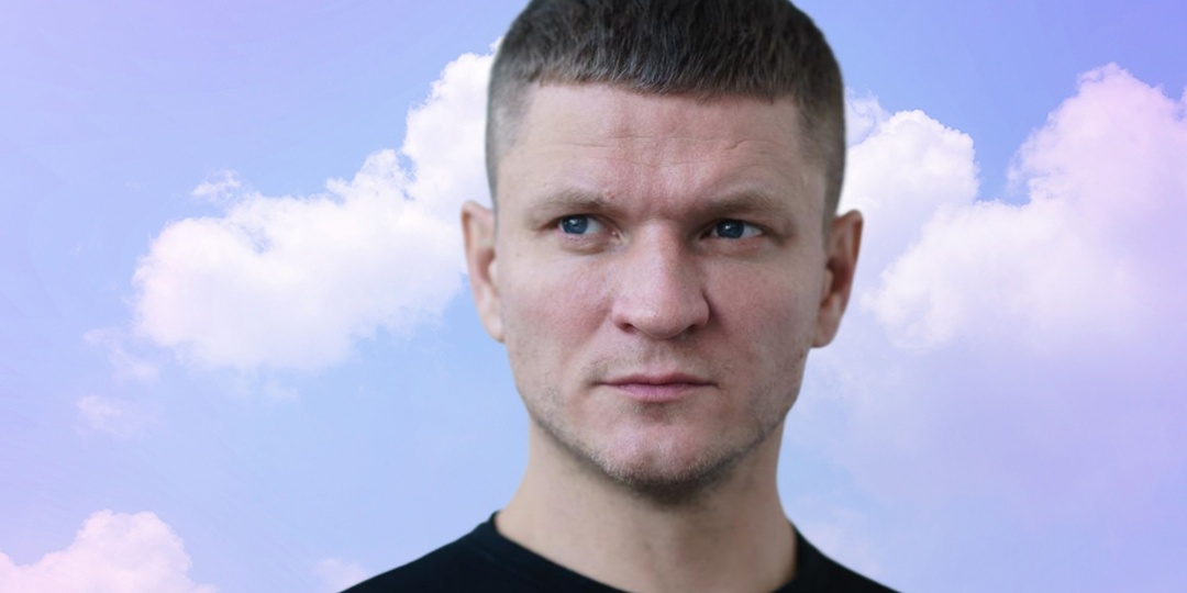 Юность актёра Сергея Жаркова: пирсинг на лице, The Prodigy, работа на заводе. Как ему удалось изменить образ жизни