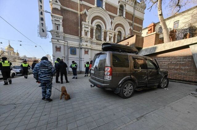    37-летний подполковник в отставке угнал Range Rover Фото: Новости Владивосток