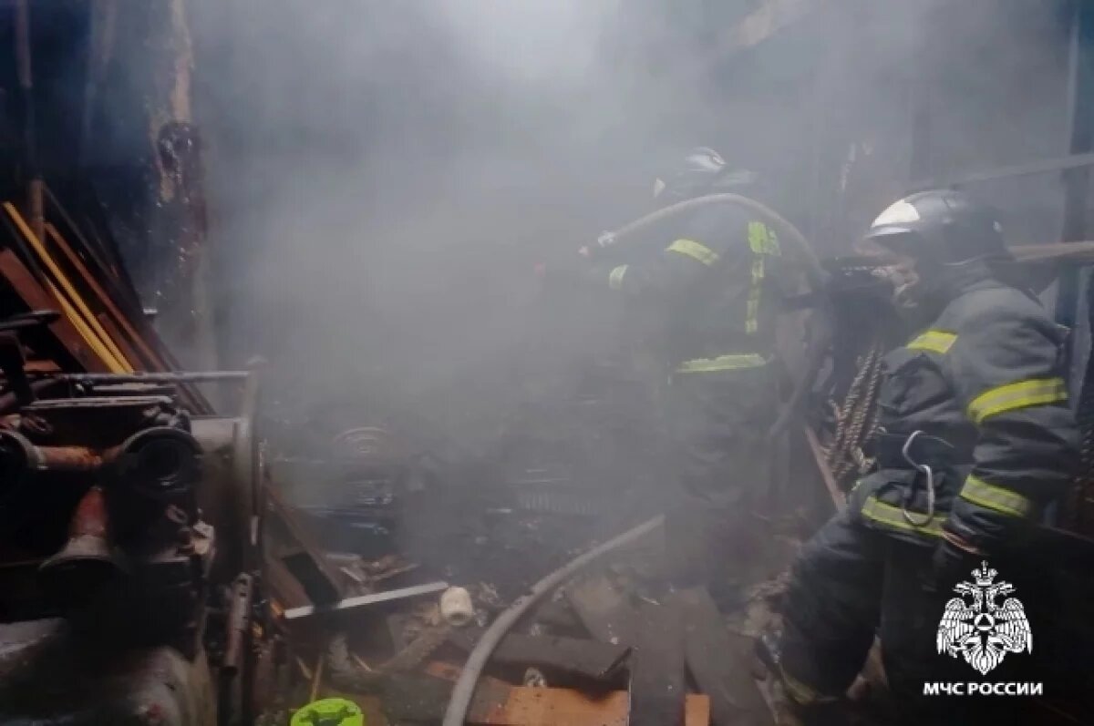    Возгорание было потушено на территории примерно 4 квадратных метров