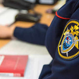 В Чунском районе Прибайкалья была убита девушка-подросток. Трагедия произошла вечером 14 января, несовершеннолетнюю зарезал 32-летний местный житель. Об этом сообщили в СУ СК РФ по Иркутской области.