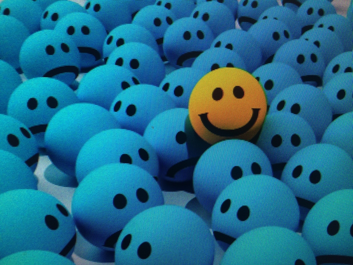 Нас много, а узнать не каждого возможно.