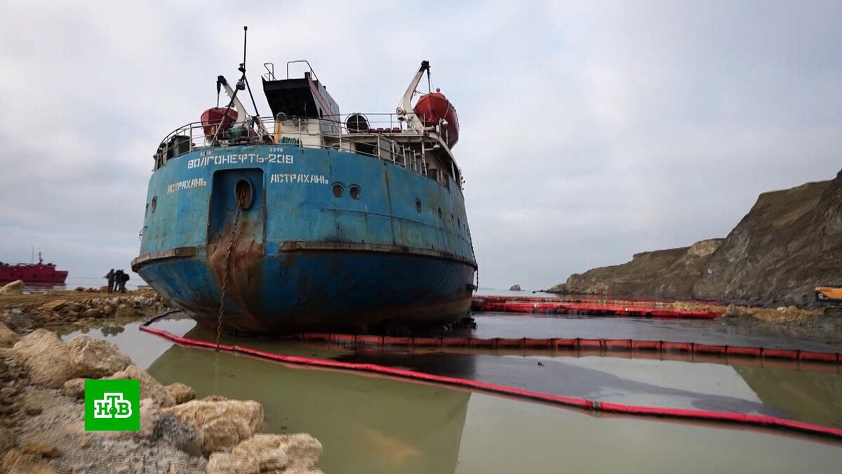    В правительстве назвали срок устранения утечки мазута в Чёрное море