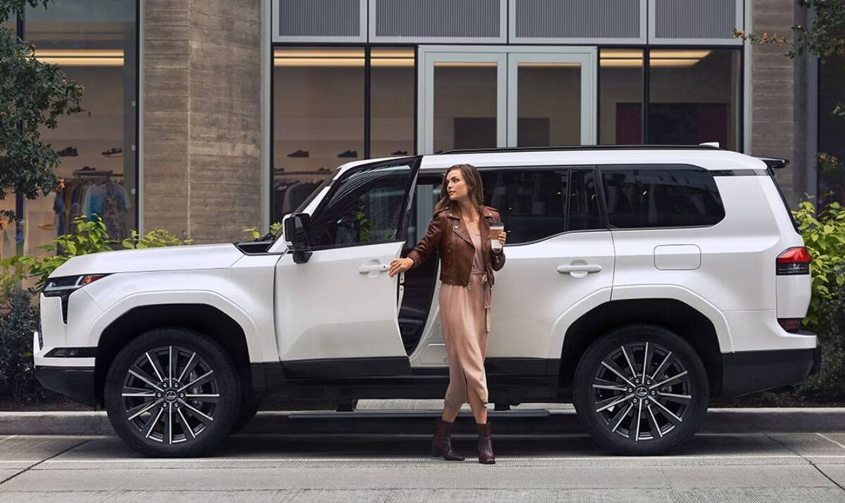    Lexus GX   
lexus.com