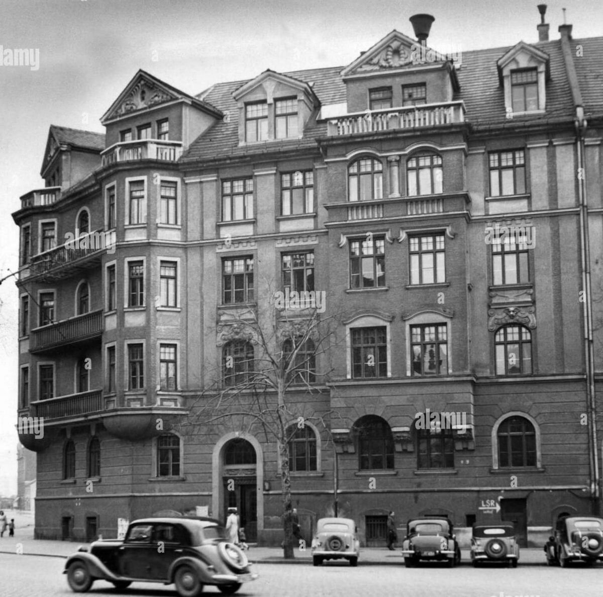 Дом на Принцрегентенплатц 16 на архивном фото.