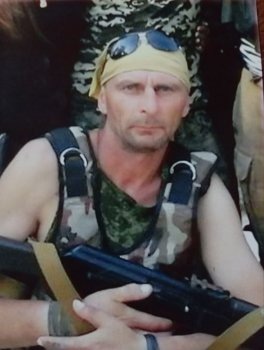    Донецкий шахтер Олег Колесник сменил отбойный молоток на "калашмат". / Фото: Из личного архива Олега Колесника
