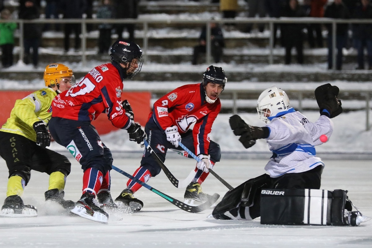    Стартовцам пришлось серьёзно постараться, чтобы заработать важные три очка