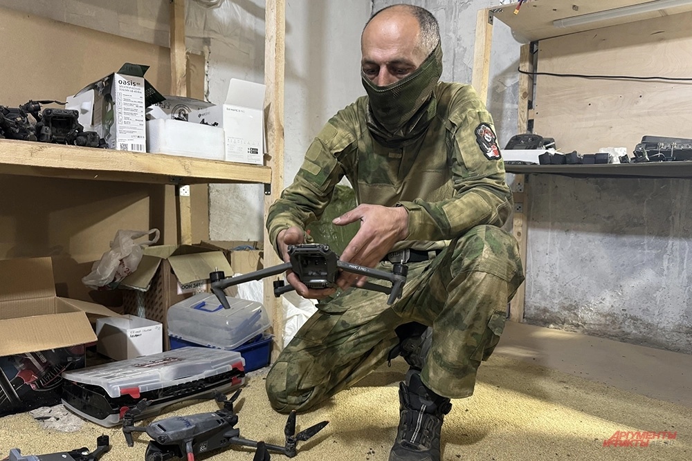    Боец роты БПЛА 10-го танкового полка с позывным Ангел. Фото:  АиФ/ Дмитрий Григорьев