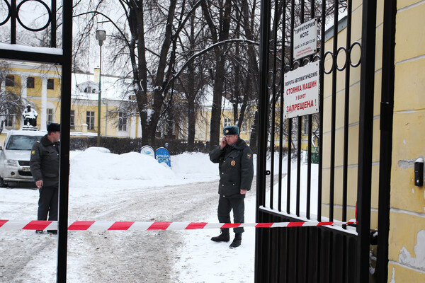    На месте покушения на Аслана Усояна в центре Москвы, 16 января 2013 года / Евгений Биятов/РИА Новости