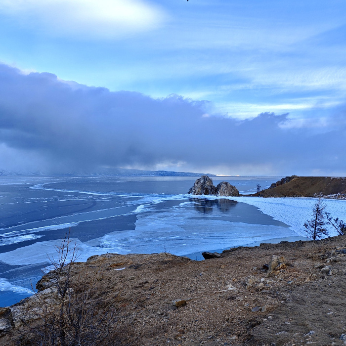 Разгулявшийся ветер на Байкале внес коррективы в процесс ледообразования. В минувшую среду его порывы достигали 35 метров в секунду, это привело к разрушению части льда в проливе Малое Море. Об этом рассказали в ФГБУ «Заповедное Прибайкалье».