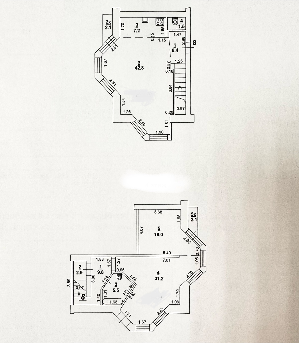 Планировка продаваемой квартиры. Два уровня, спуск на второй уровень осуществляется с 5го этажа на 4й. 