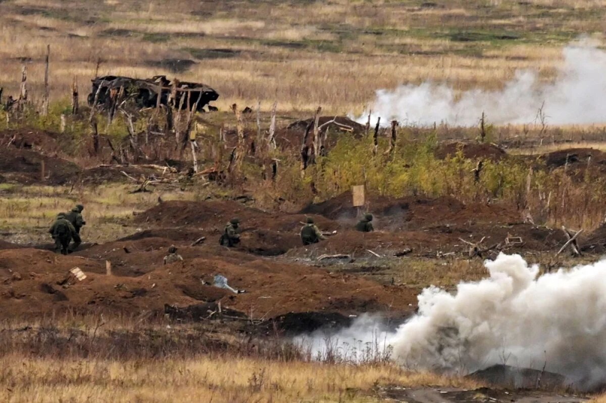    Штурмовые подразделения ВС РФ занимают опорный пункт противника в ДНР.