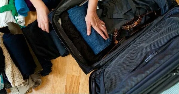 Сумки с вещами. Картинка для иллюстрации.