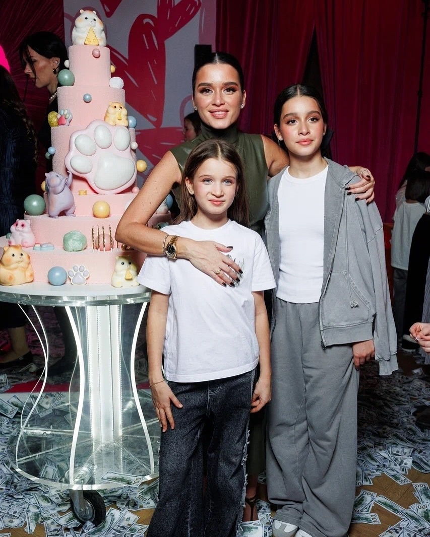 Ксения Бородина с дочерьми. Фото: соцсети/@borodylia