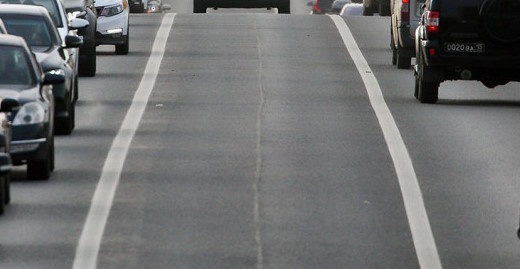 Разделительная полоса с разметкой