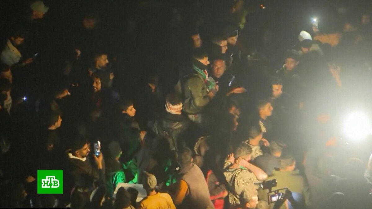    Тысячи жителей сектора Газа празднуют новость о перемирии