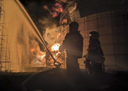    В Лисках Воронежской области горит нефтебаза из-за атаки украинских БПЛА