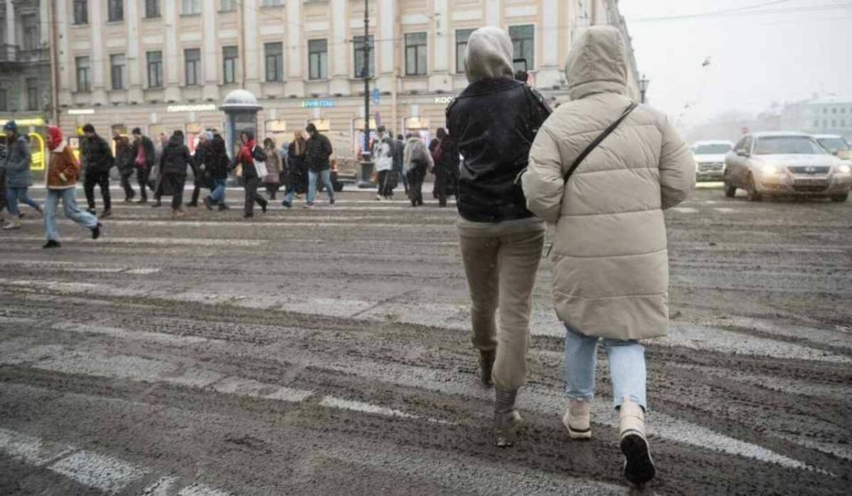     Люди в Петербурге. Источник: kp.ru Автор фото: Алексей Булатов