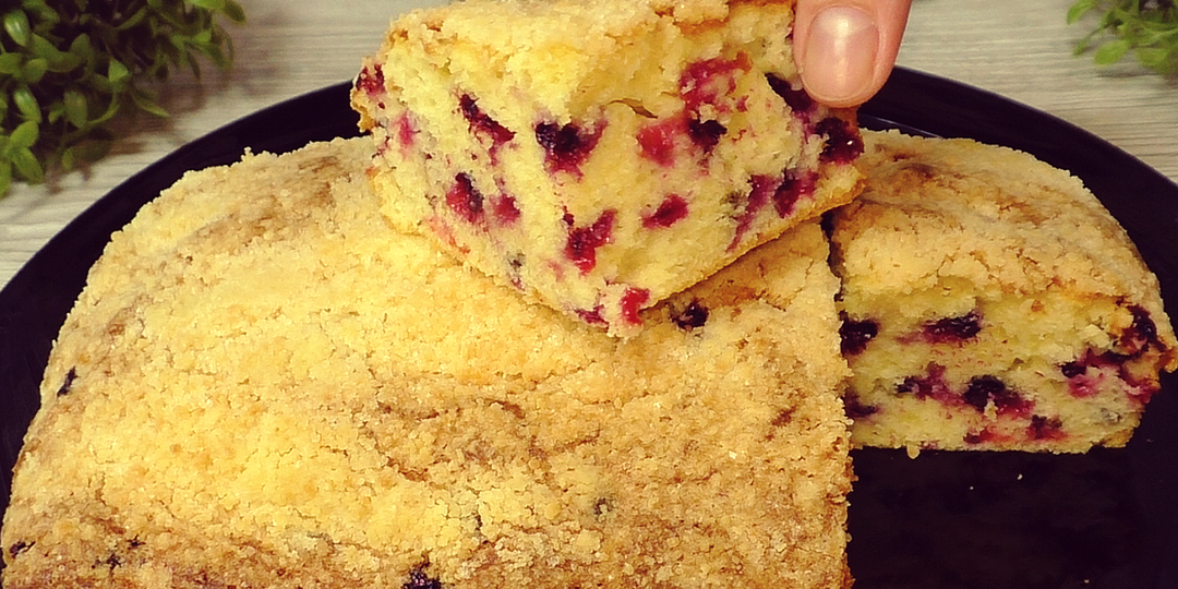 Как приготовить пирог. У меня замороженные ягоды никогда не залёживаются, готовлю быстрый пирог к чаю