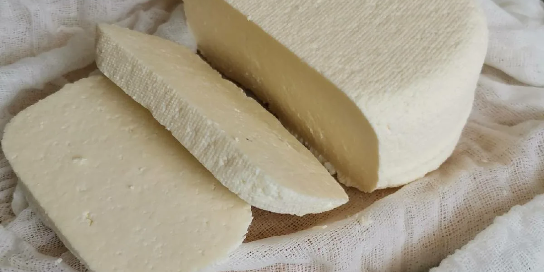 Как приготовить домашний сыр за полчаса по цене молока или сливок: делюсь двумя рецептами