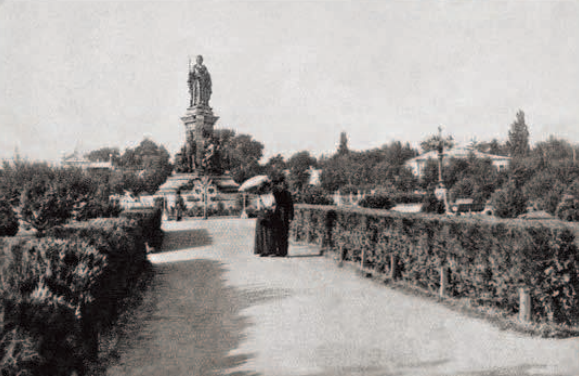 Сквер и памятник императрице Екатерине второй.