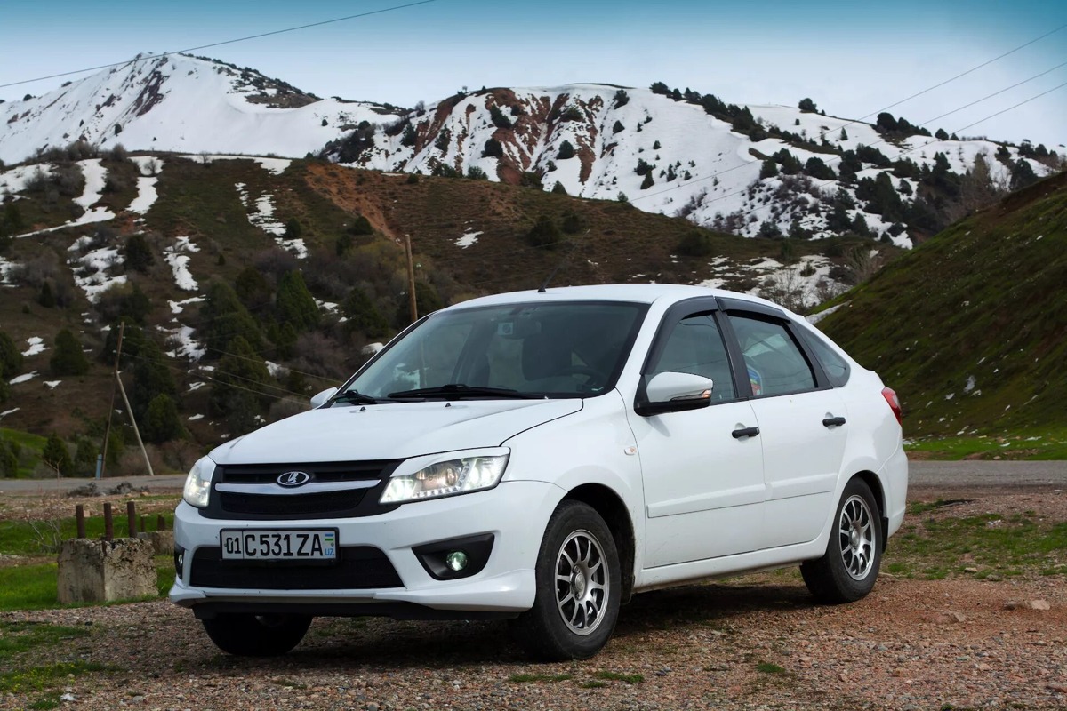 Неказистая, но популярная "Гранта" Источник https://avatars.mds.yandex.net/i?id=11032036b71e34ac89823defe29725a3_l-5383056-images-thumbs&n=13