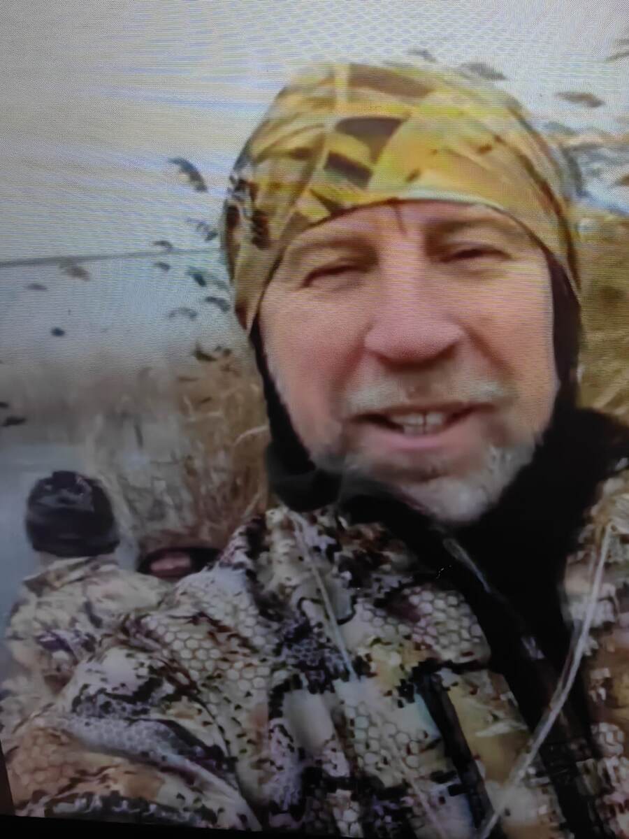 Сергей - охотник и рыбак, на  зимней охоте. Фото Натальи Мироновой 