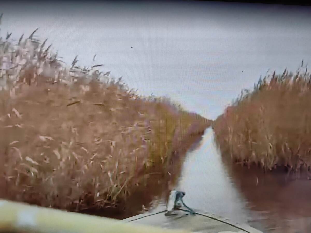 Попытка выхода через протоку на раскаты. Фото автора