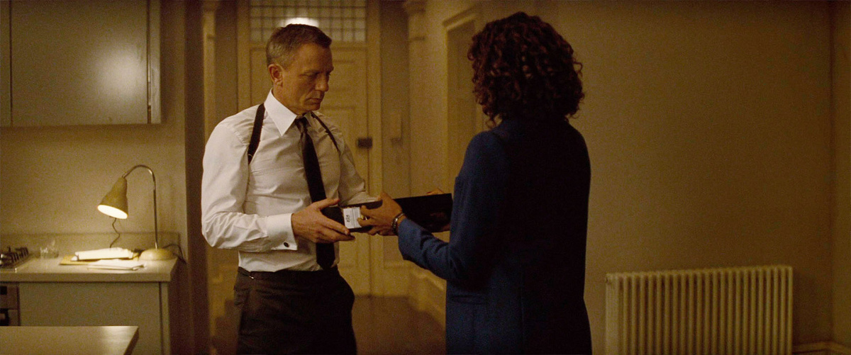 Радиатор Zehnder Charleston в лондонской квартире Бонда