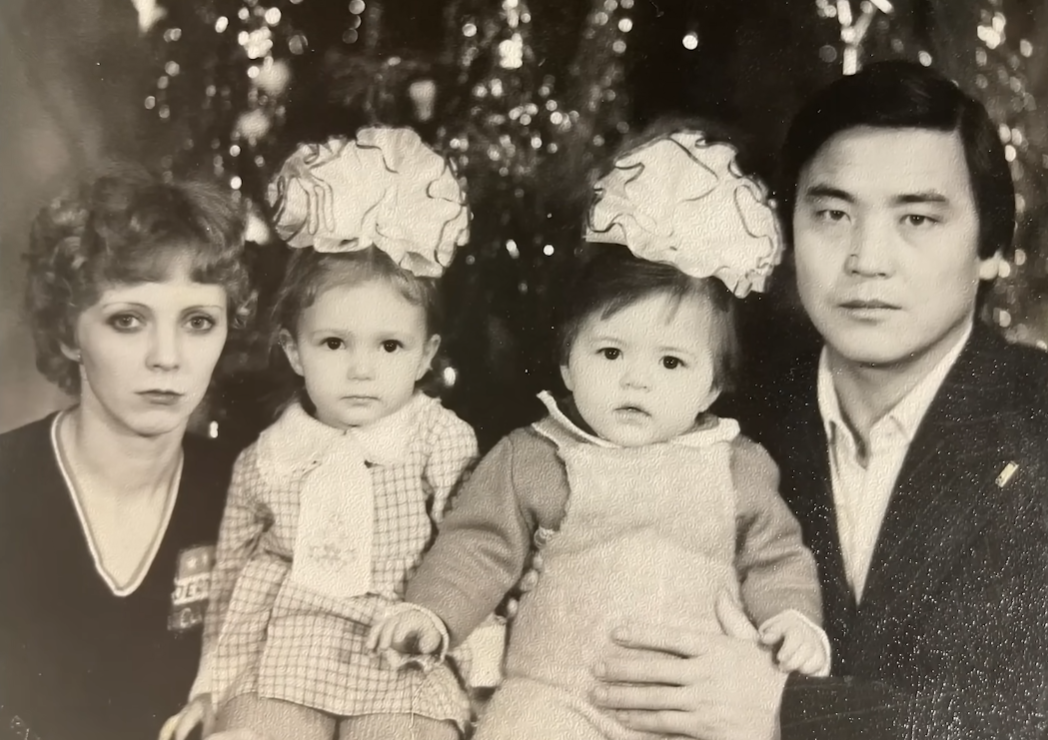 Фотография семьи сестёр